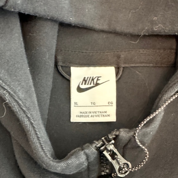 Nike Men's Black Windbreaker Jacket - Picture 2 of 2